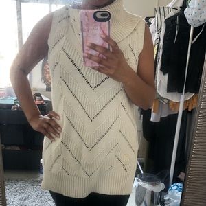 Sleeveless TurtleNeck Sweater